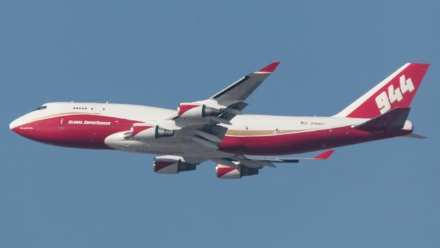 Boeing 747-400 (N744ST)