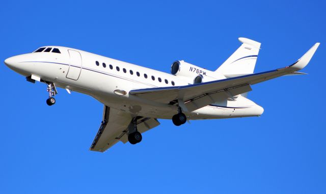 Dassault Falcon 900 (N76PW)