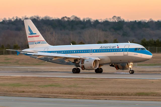 Airbus A319 (N744P)