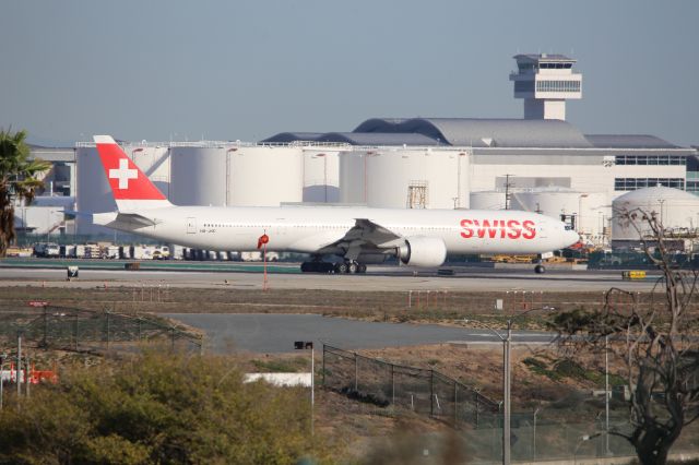 BOEING 777-300ER (HB-JNC)