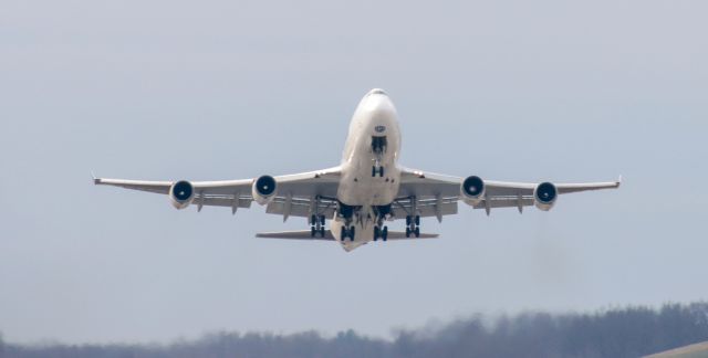 Boeing 747-400 (N450PA) - runway 9 departure