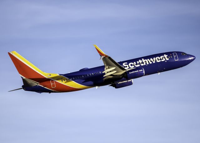Boeing 737-800 (N8513F)
