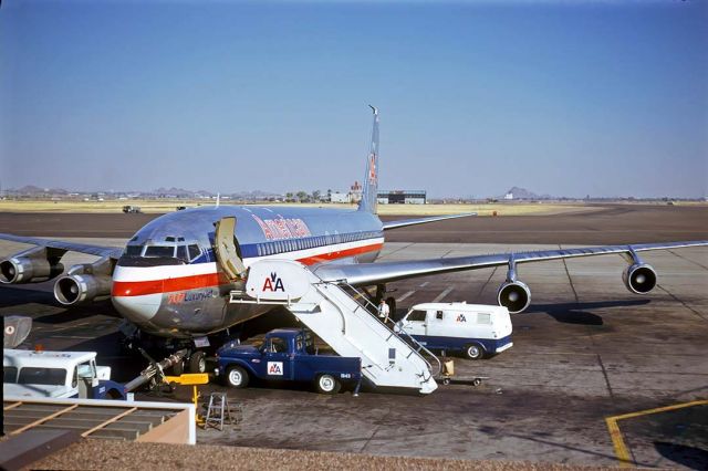 Boeing 707-300 — - American Airlines 707-323C at Phoenix Sky Harbor on November 10, 1973.