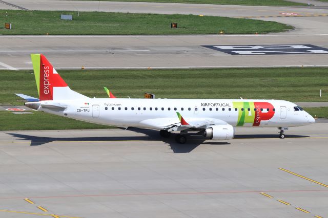 Embraer ERJ-190 (CS-TPU)