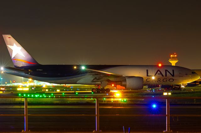 Boeing 777-200 (N776LA)