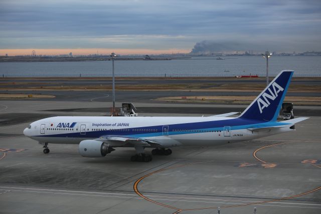 Boeing 777-200 (JA743A) - 25 December 2016:HND-HIJ.