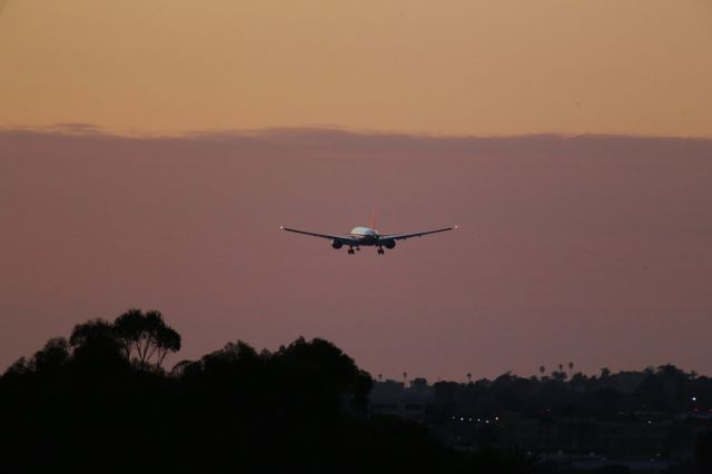 BOEING 777-300ER (B-2036)