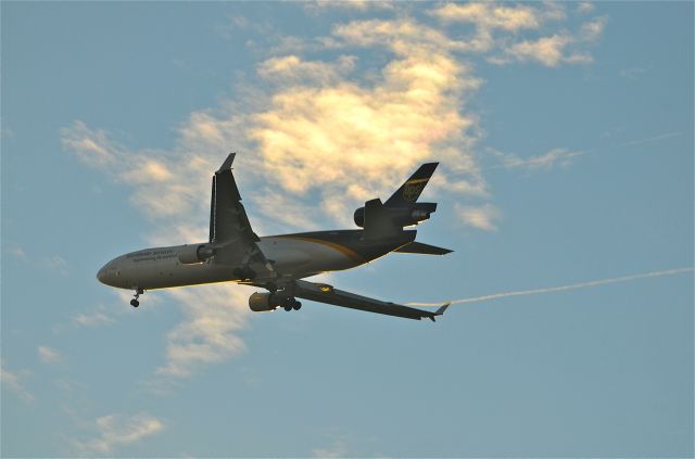 Boeing MD-11 (N276UP) - Early morning heavy on short finals into 05L México City Intl. MMMX