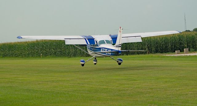 Cessna Skyhawk (N7754G) - Postcard for flying in Iowa! 7/24/21