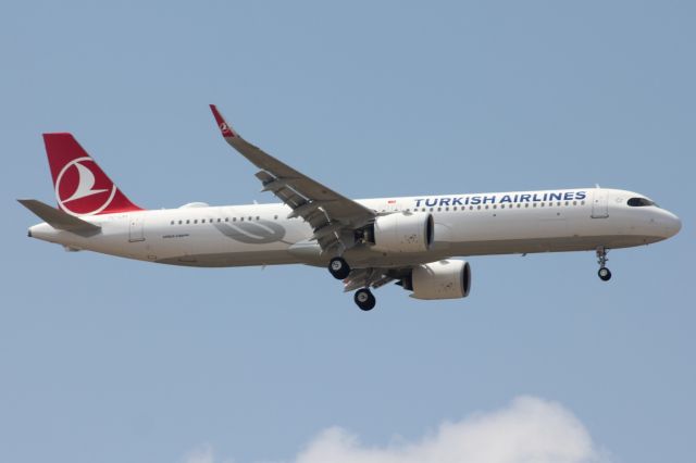 Airbus A321neo (TC-LPI)