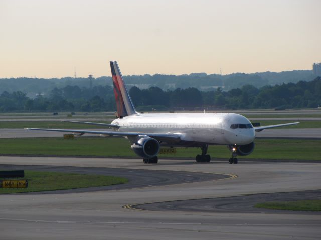 Boeing 757-200 (N619DA)