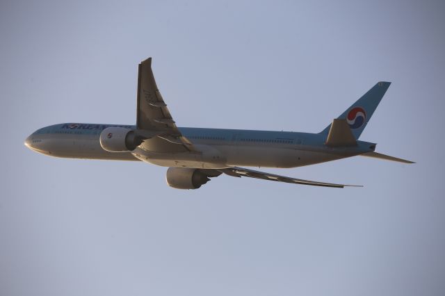 BOEING 777-300ER (HL8347)