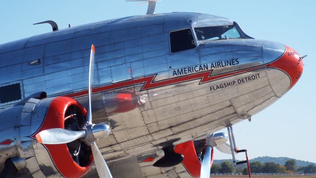 Douglas DC-3 (NC17334)