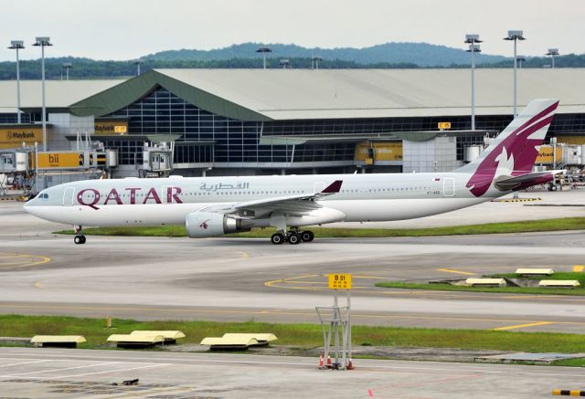 Airbus A330-300 (A7-AED)