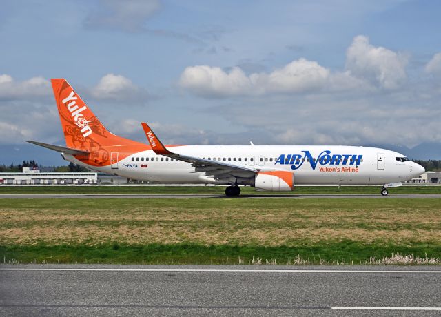 Boeing 737-800 (C-FNYA)