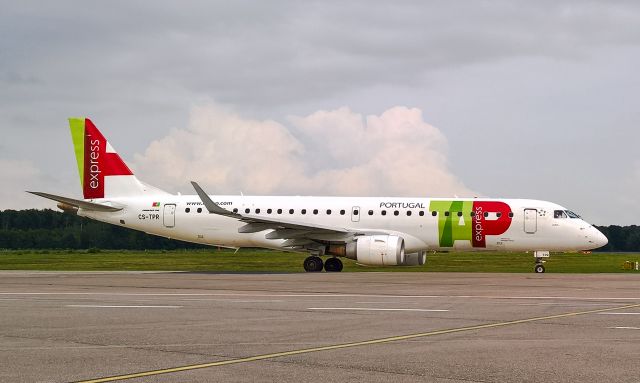 Embraer 170/175 (CS-TPR)