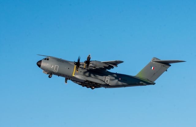 AIRBUS A-400M Atlas (F-RBAD) - A400 Atlas off runway 26 de-iced.