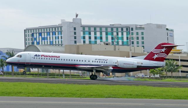 Fokker 100 (HP-1894PST) - Air Panama F100 landing on Rwy 01.