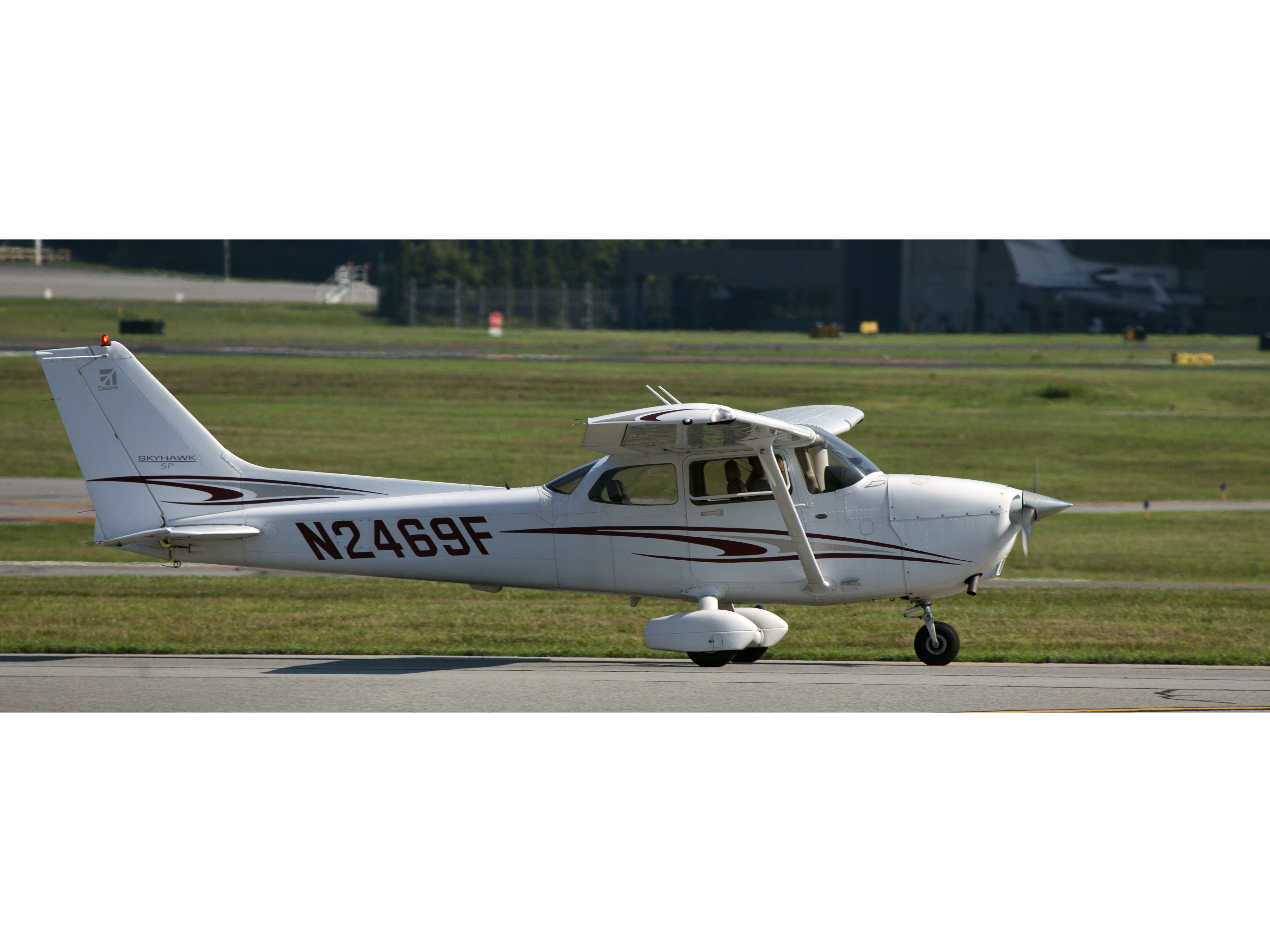 Cessna Skyhawk (N2469F) - Taxiing for departure.