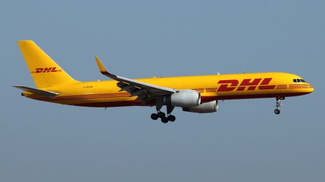 Boeing 757-200 (G-DHKB) - 03/12/2020 : Cargo flight from brussels landing on runway 12.br /Duration was 04h13m.