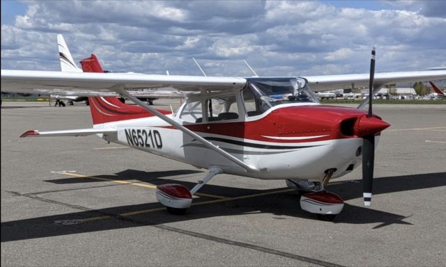 Cessna Skyhawk (N6521D)