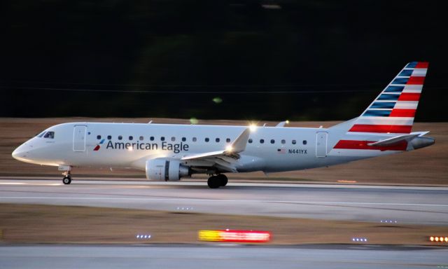 Embraer 175 (N441YX)