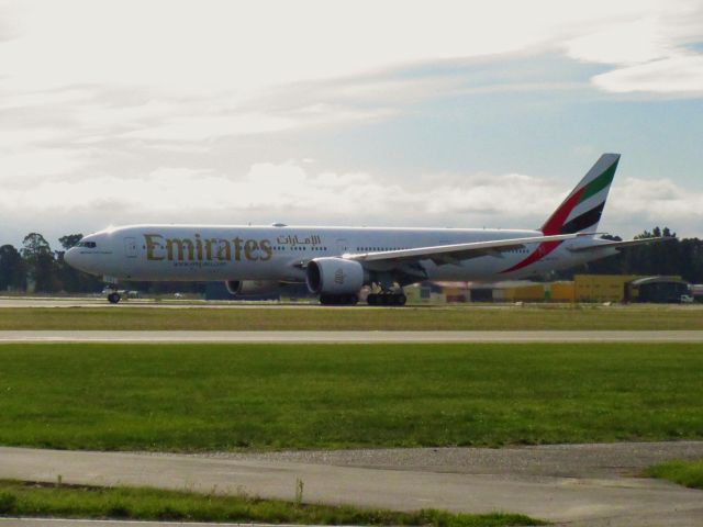 BOEING 777-300ER (A6-ECG) - Emirates 777-300ER at Christchurch Intl Airport.