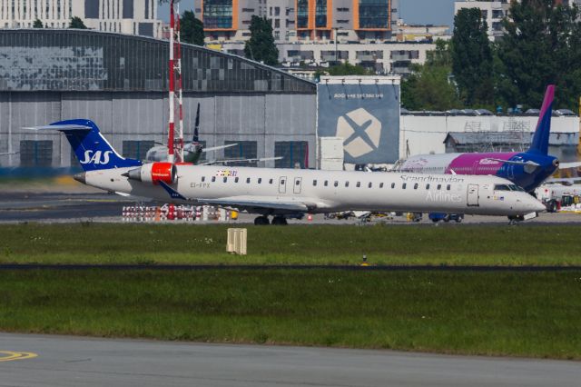 Canadair Regional Jet CRJ-900 (EI-FPX) - WAW SPOTTING