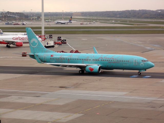 Boeing 737-800 (TC-SUZ)