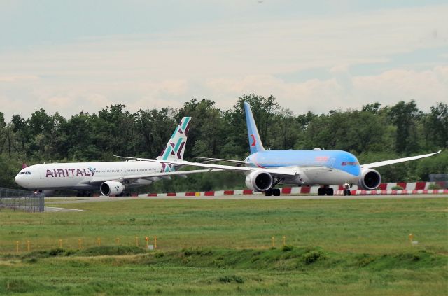 — — - A330-200 AIR ITALY  MALPENSA-TORONTO  /  B787-9 NEOS AIR  -  MALPENSA - VARADERO.