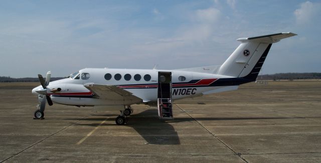 Beechcraft Super King Air 200 (N10EC)