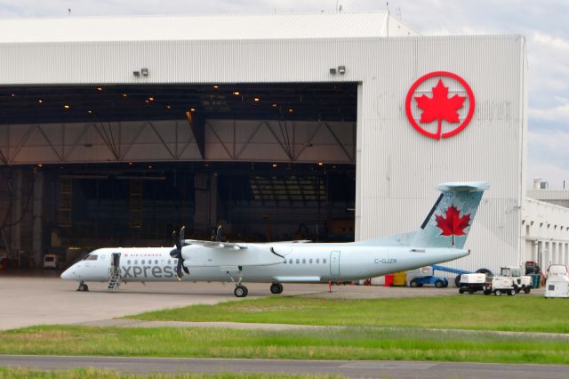 de Havilland Dash 8-400 (C-GJZR) - Air Canada Express De Havilland Canada DHC-8-402Q Dash 8 C-GJZR in Calgary 