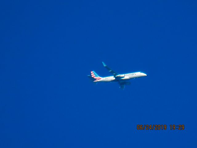 Embraer 175 (N269NN)