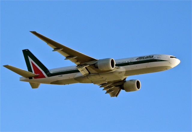 Boeing 777-200 (EI-DBM)