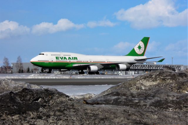 Boeing 747-400 (B-16412)