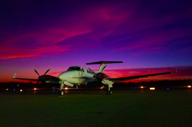 Beechcraft Super King Air 200 (N875J)