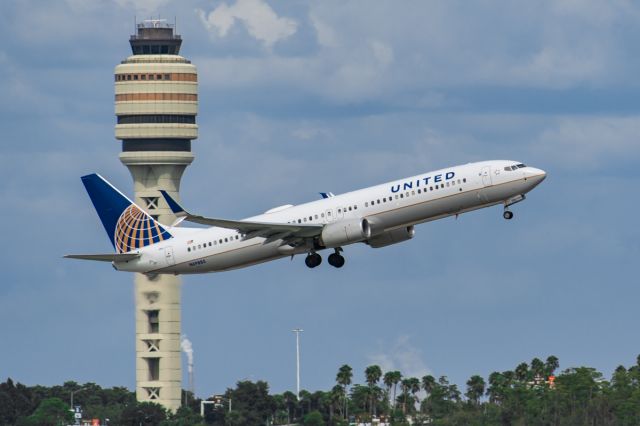 Boeing 737-900 (N69885)