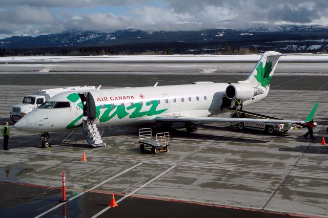 Canadair Regional Jet CRJ-200 (C-GKEZ)