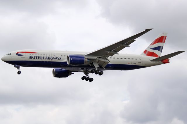 Boeing 777-200 (G-YMMR)