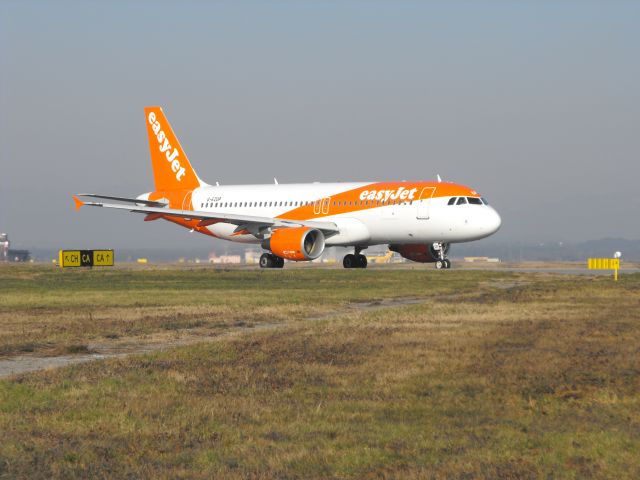 Airbus A320 (G-EZUP)