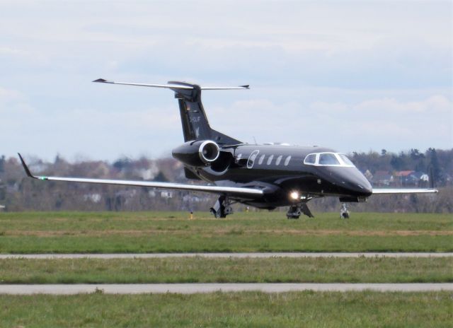 Embraer Phenom 300 (D-CLIF)