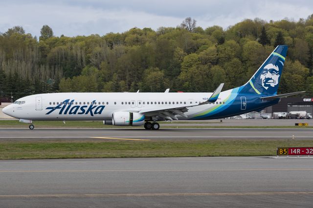 Boeing 737-900 (N287AK) - The latest Alaska 737.