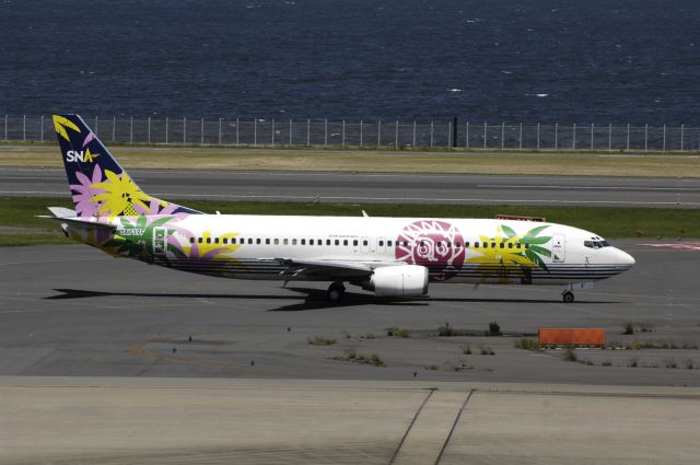 BOEING 737-400 (JA737F) - Taxing at Haneda Intl Airport on 2013/05/31 "Old Skynet Asia c/s"