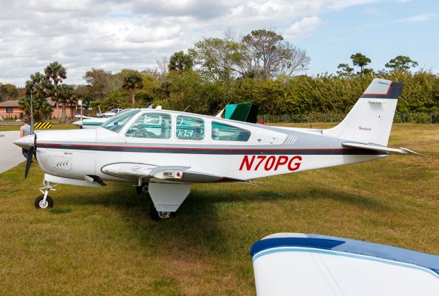 Beechcraft Bonanza (33) (N70PG)