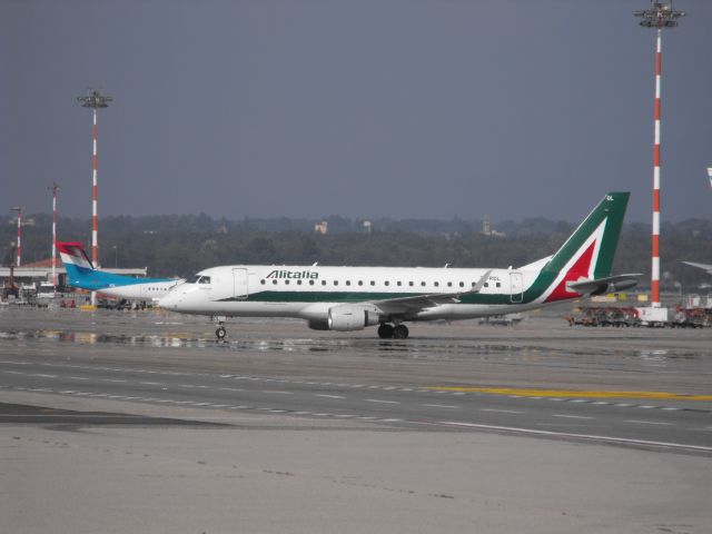 EMBRAER 175 (long wing) (EI-RDL)