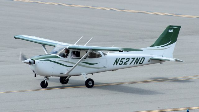 Cessna Skyhawk (N527ND)