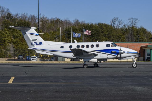 Beechcraft Super King Air 200 (N174JB)