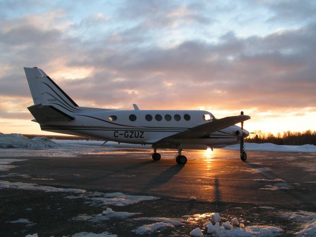 Beechcraft King Air 100 (C-GZUZ) - EVAS.