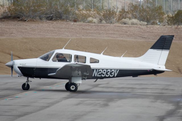 Piper Cherokee (N2933V)