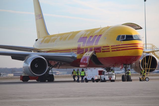 BOEING 767-300 (N284DH) - Getting loaded for a flight up to Oscoda Mich.